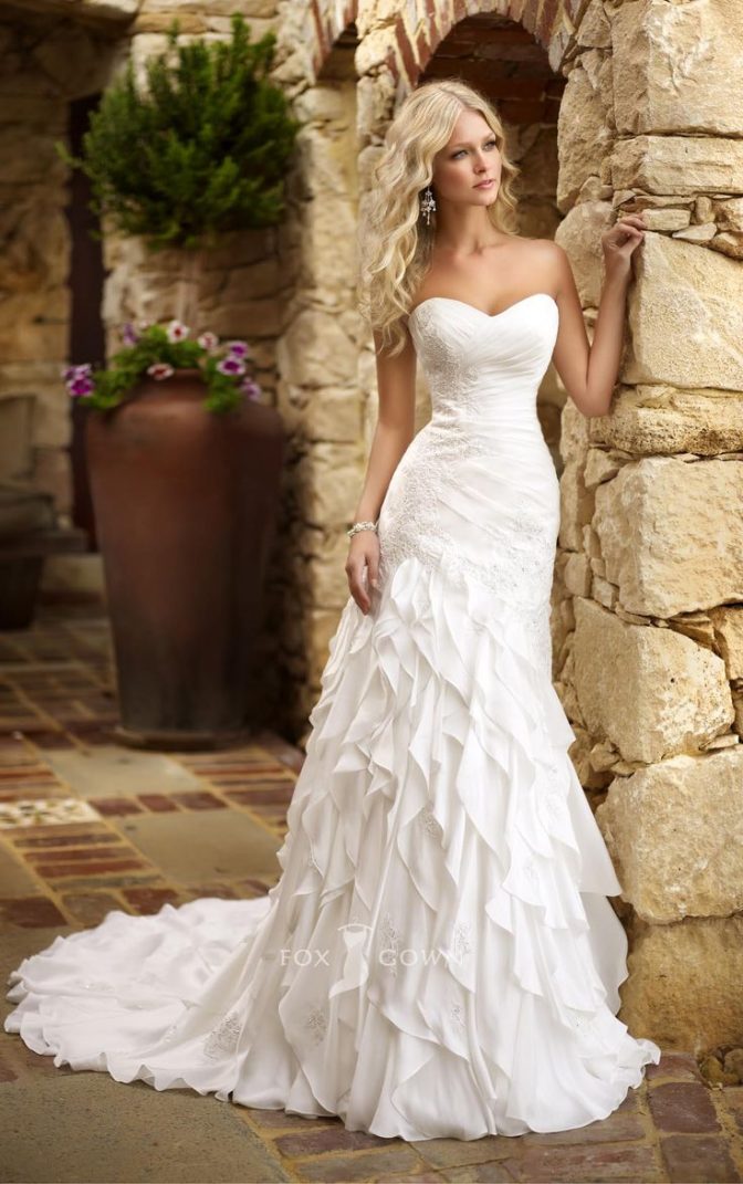 10 Stunning Fit & Flare Wedding Gowns | | TopWeddingSites.com